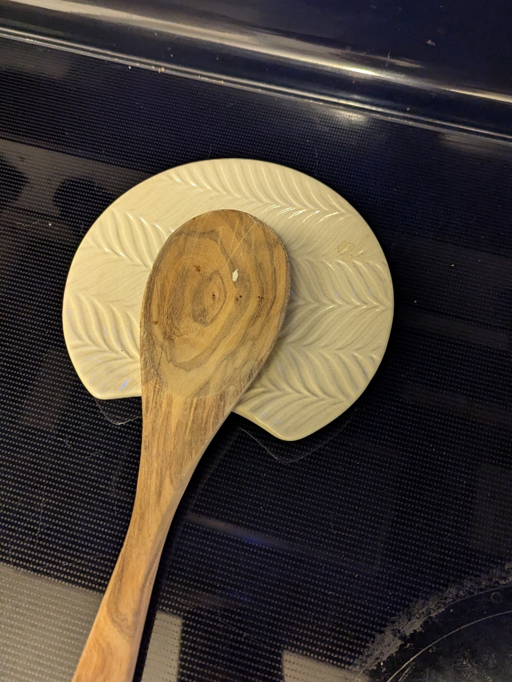 Ceramic Spoon Rest in Cream with Leaf Texture